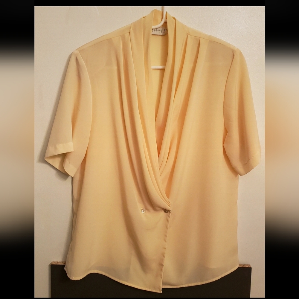 Flash Sale: *Pretty Blouse